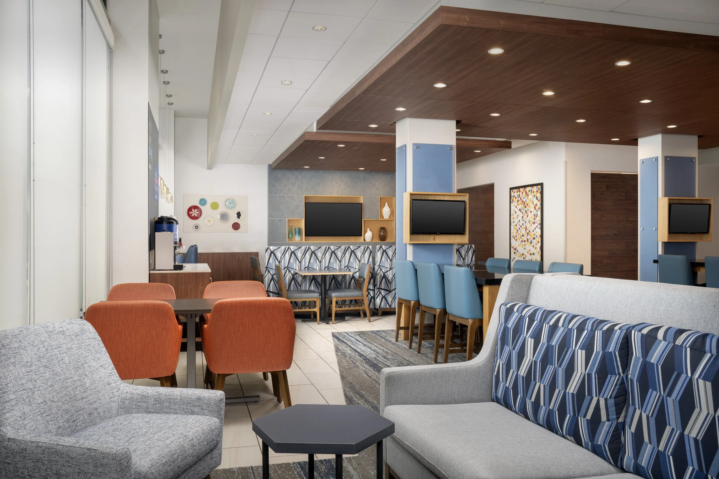 PEACHTREE_PA_PITTSBURGH_NORTHSHORE_HIE_LOBBY_SEATING.jpg