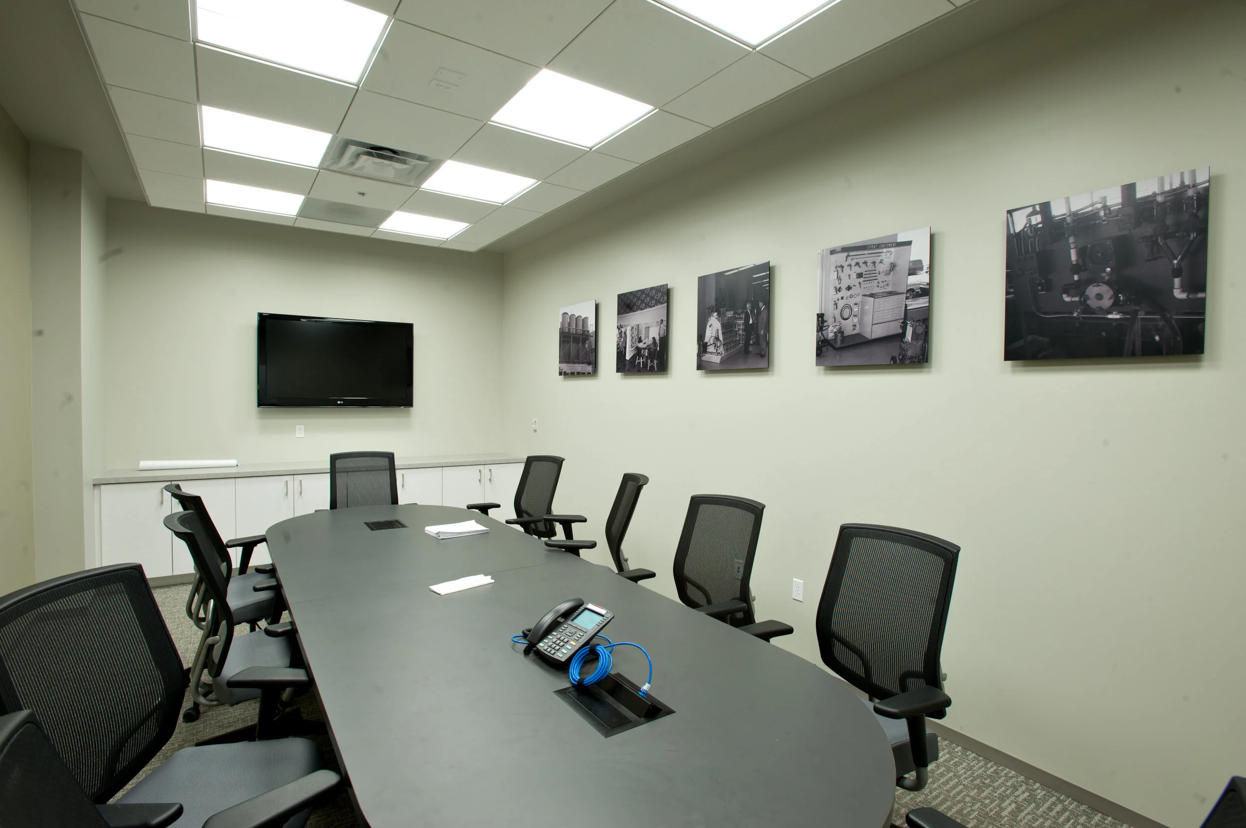 Dunn-Edwards_ConferenceRoom.jpg
