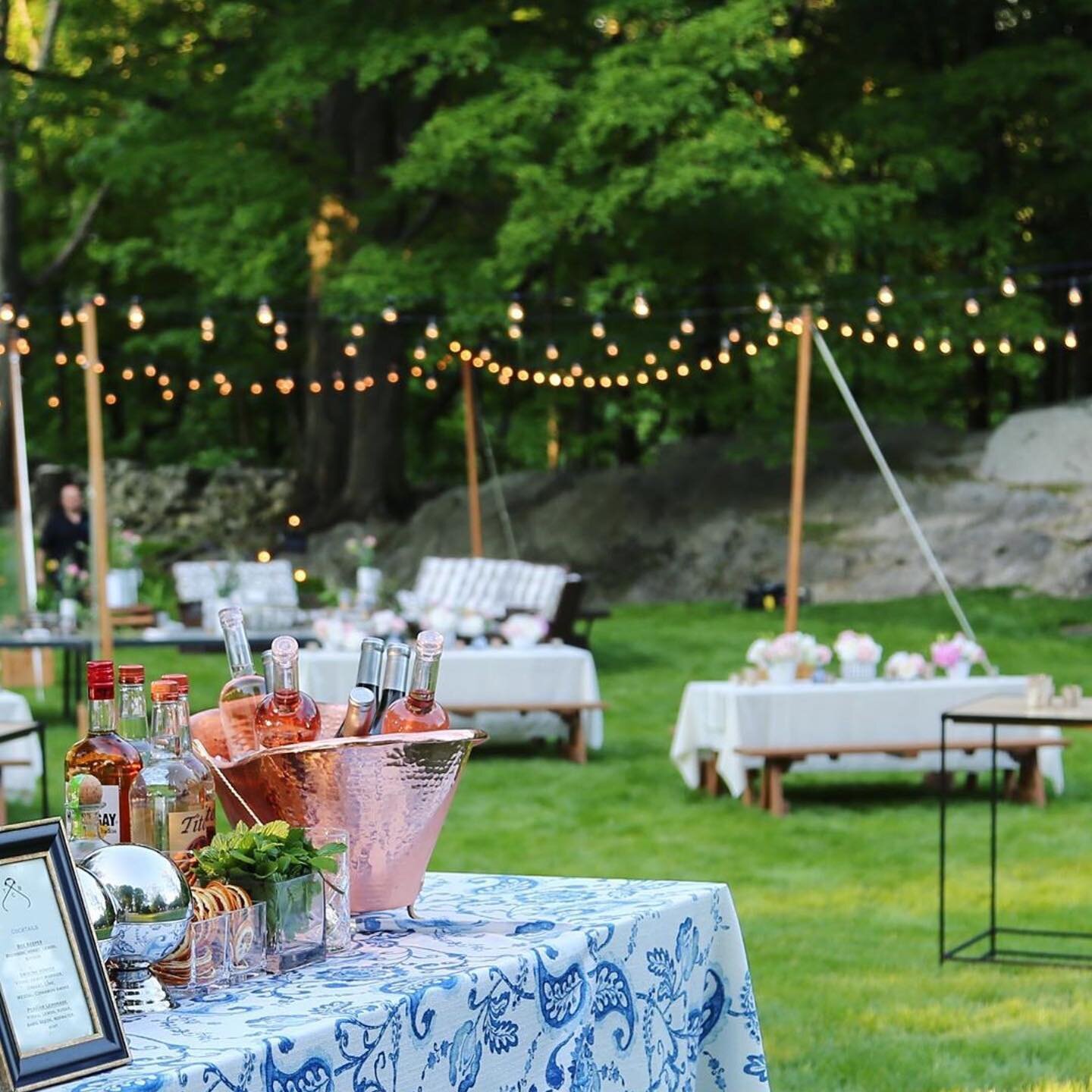 #Repost
・・・
July is here??!! Time to get outside and (safely) party!! Also time to bid farewell to our favorite peonies... at least until August when our Alaskan vendors start shipping! 🌿
planning/ production: @sebassevents
Floral &amp; Decor: @renn