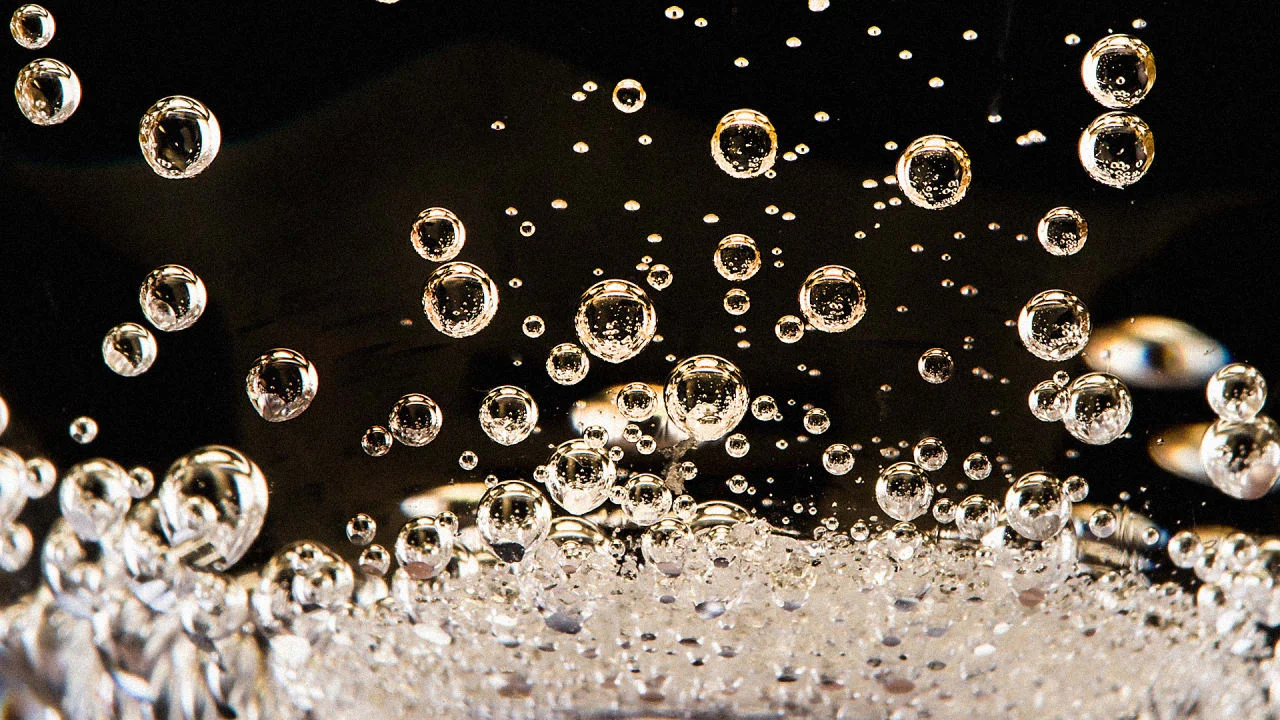 3040706-poster-p-2-sommeliers-ditch-champagne-flutes-but-should-they.jpg