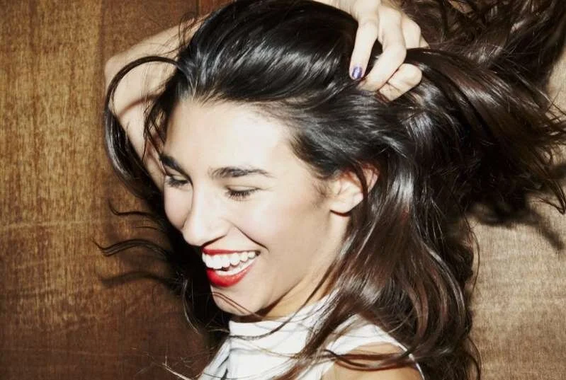 REAL SIMPLE beauty 7-mistakes-that-make-your-hair-more-greasy by: Davide