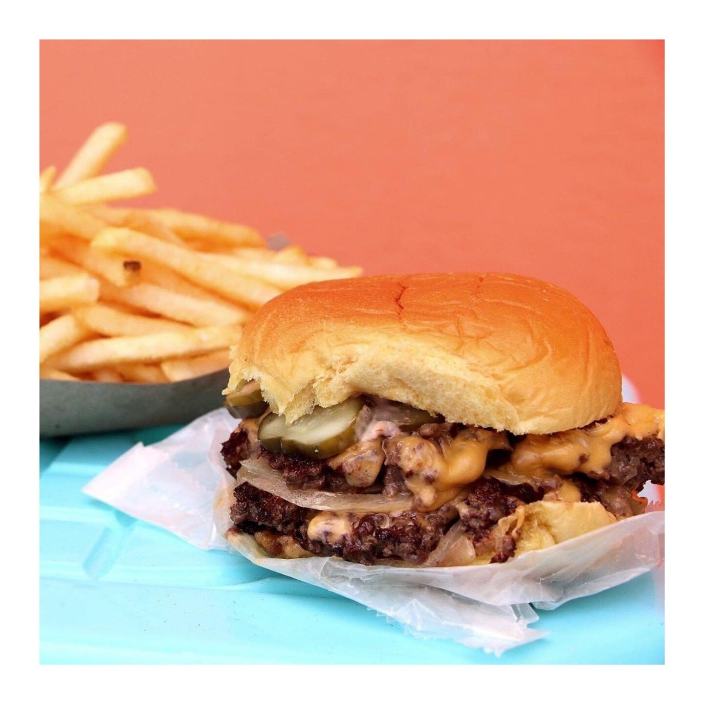 Rounded up our best picks for good (and cheap!) LA burgers 🍔 🍟  Enjoy the long weekend 👌  #OnTheBlog 📸 @americanbeauty.la