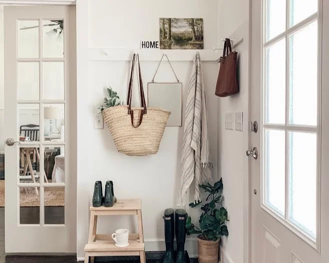 Tiny Bits of Happiness | Shaker Peg Rail