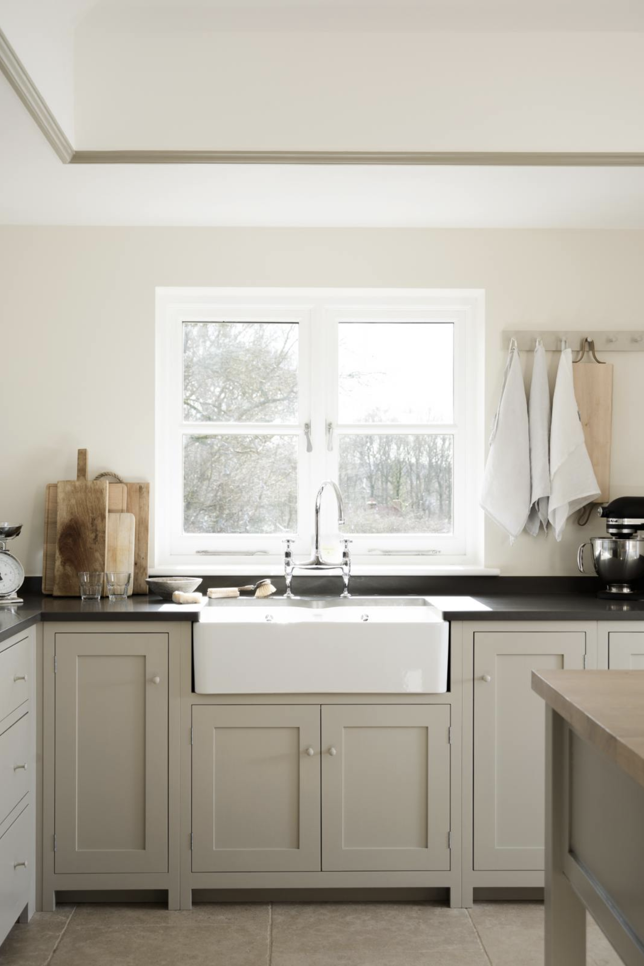 Design &amp; Image: deVol Kitchens