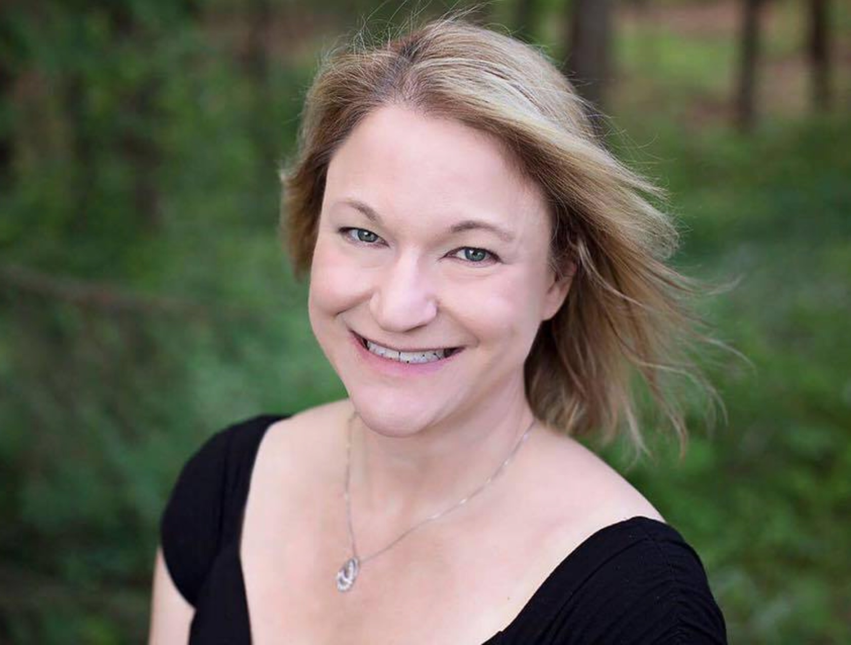 Dana Finch Photo bio.jpeg
