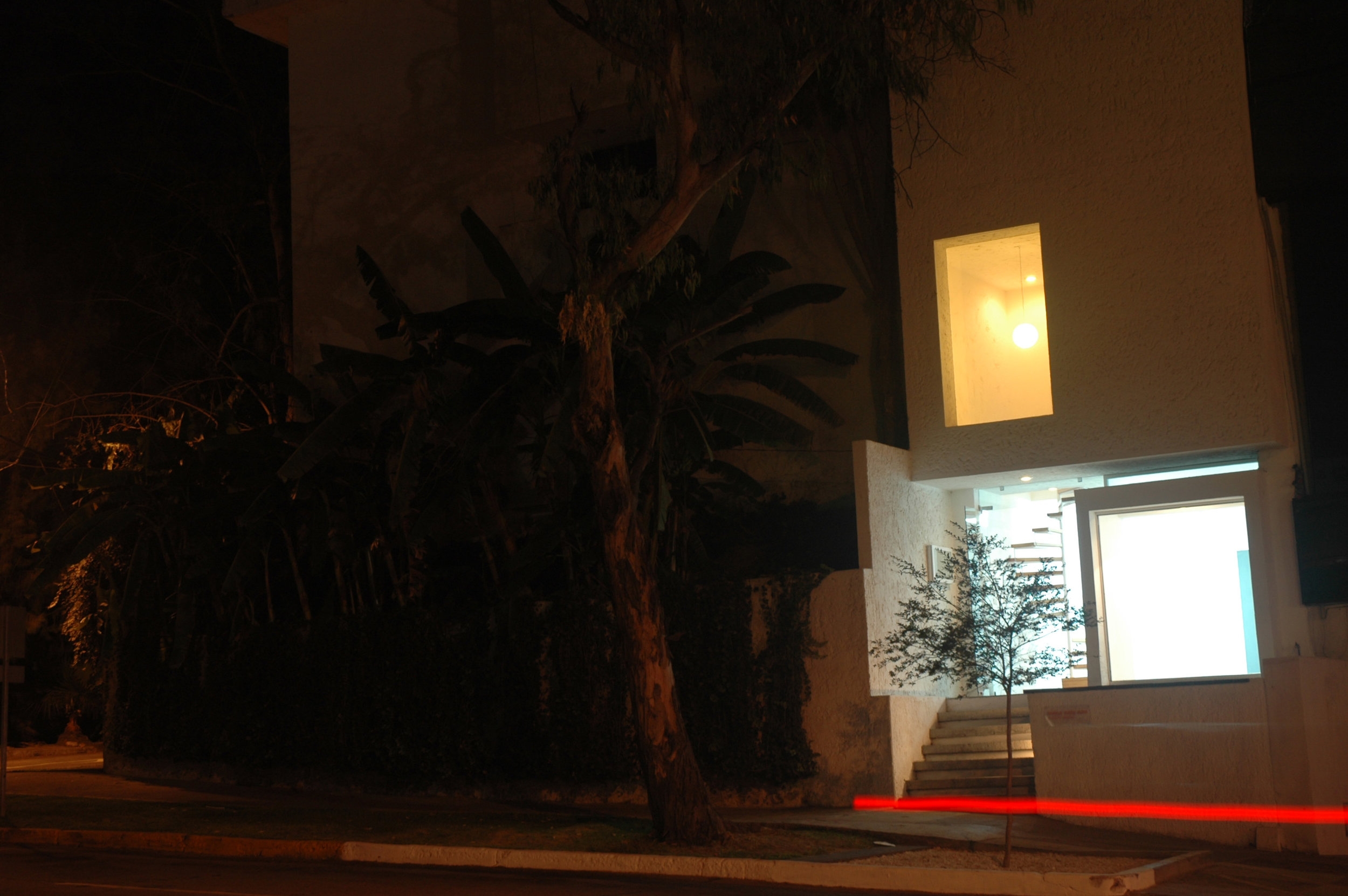 oficina noche fachadaX.jpg
