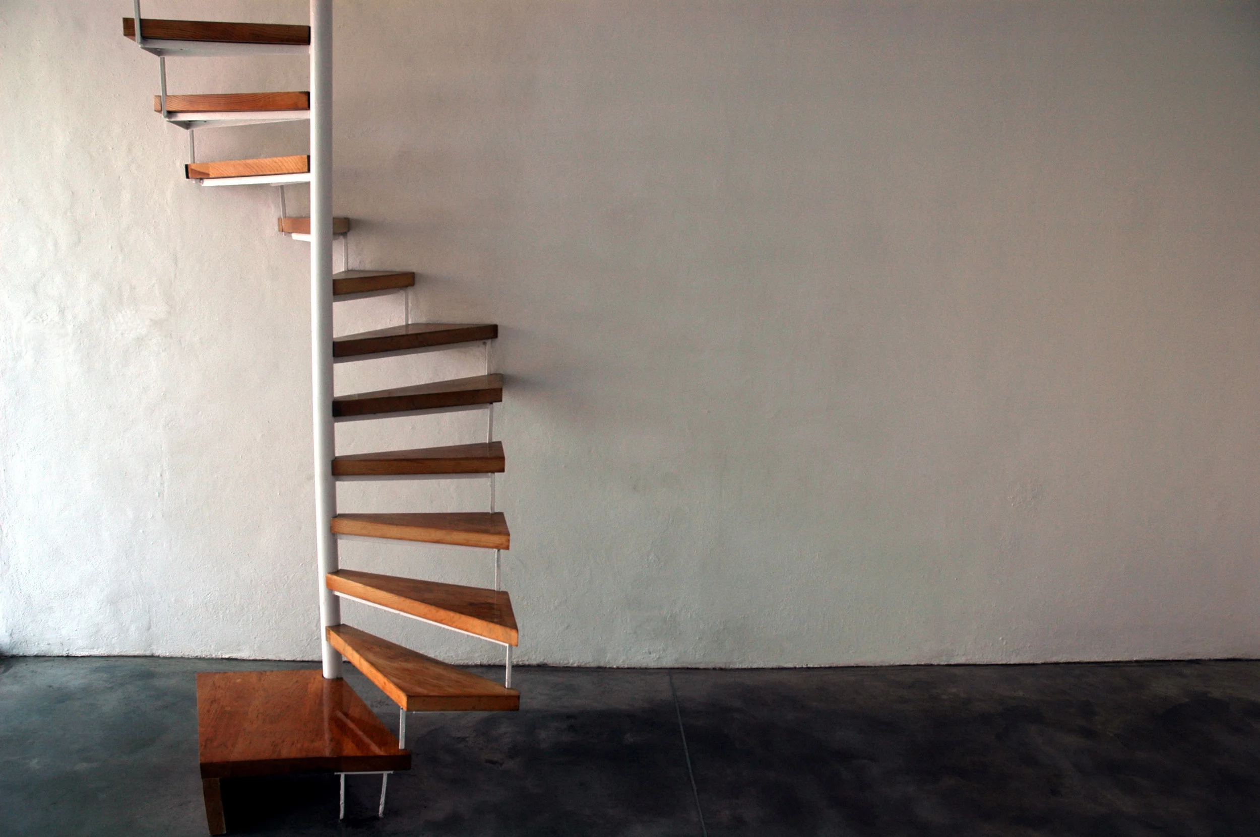 escalera oficina.jpg