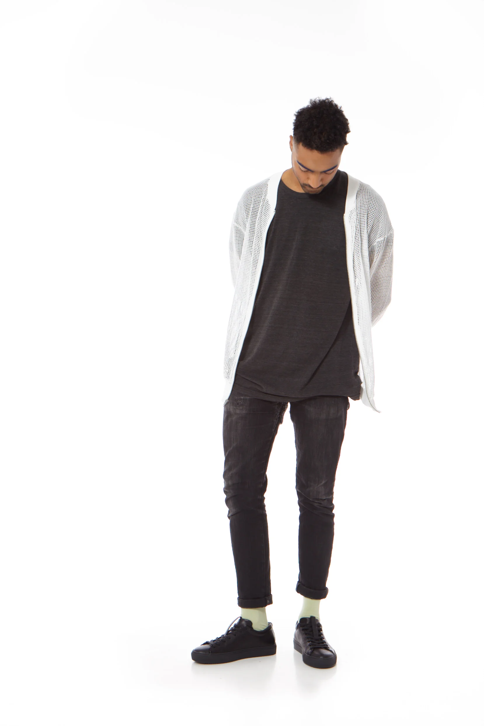 Sneakers_black_model_men.jpg