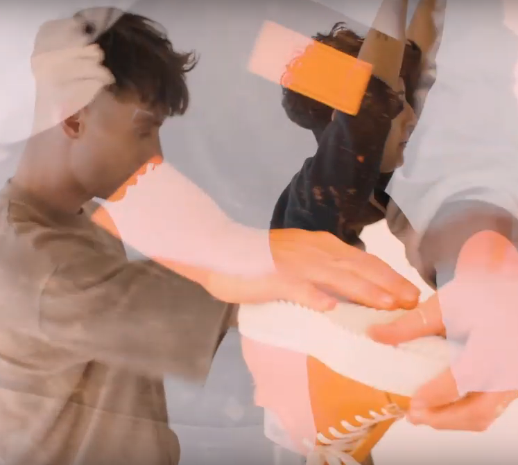 La fabrication de chaussure est une chorégraphie