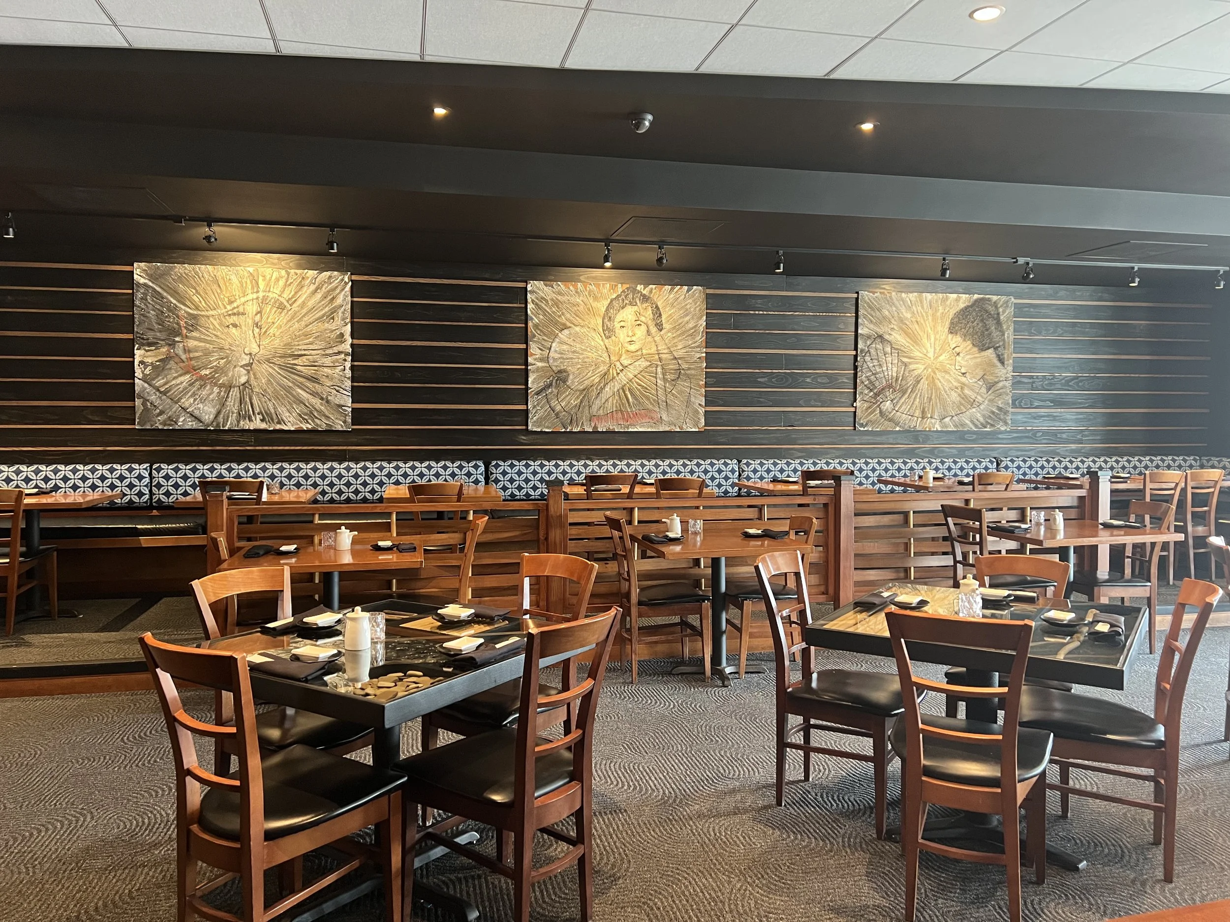 14Northbrook- Dining Wall daytime.jpeg