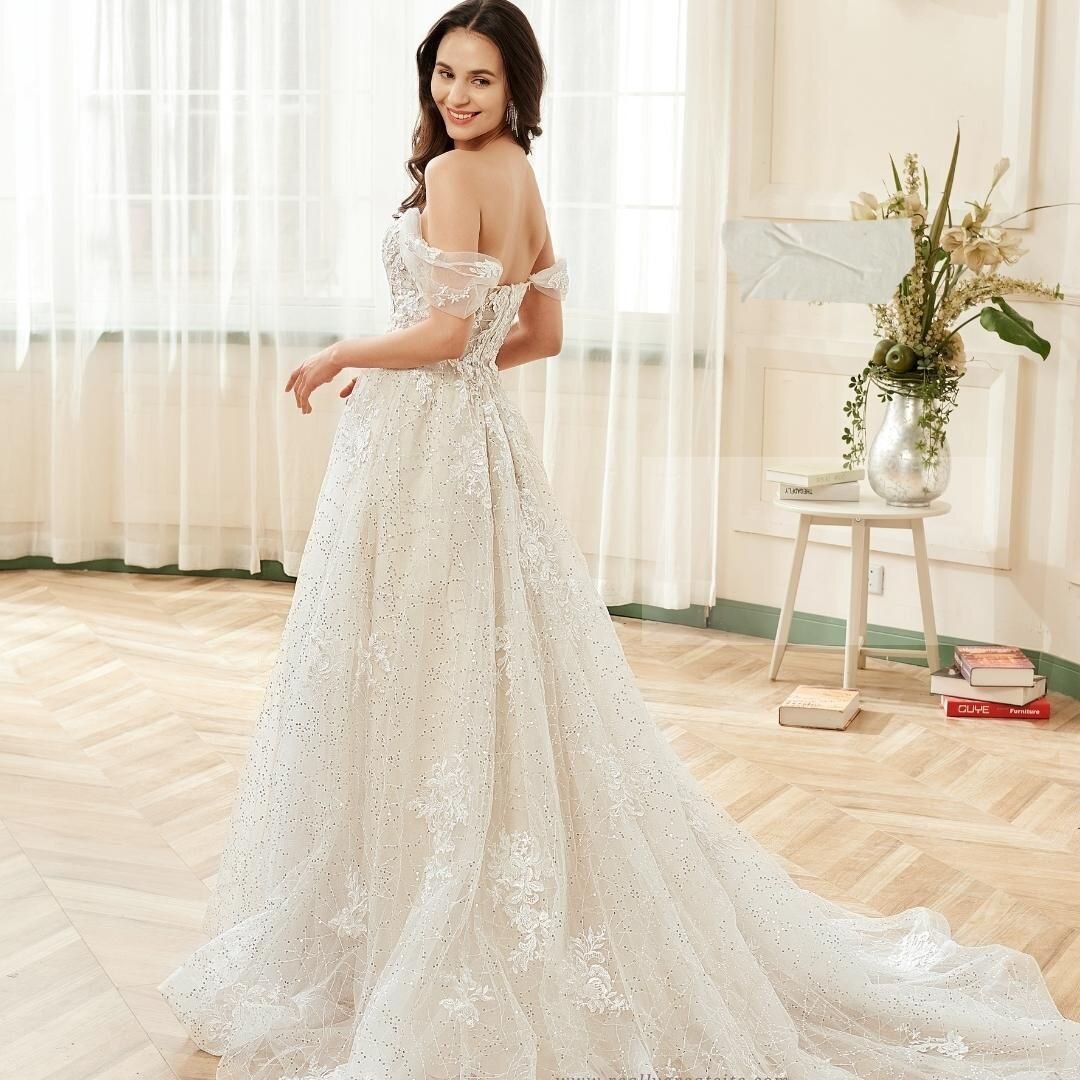 Shall we add an arm drape?.... sure and being detatchable our Pohutakawa gown is just as yummy without it, giving you a stunning strapless gown.
She has touches of lace and a hint of sparkle and with her fluted hemline she's that gown your looking fo