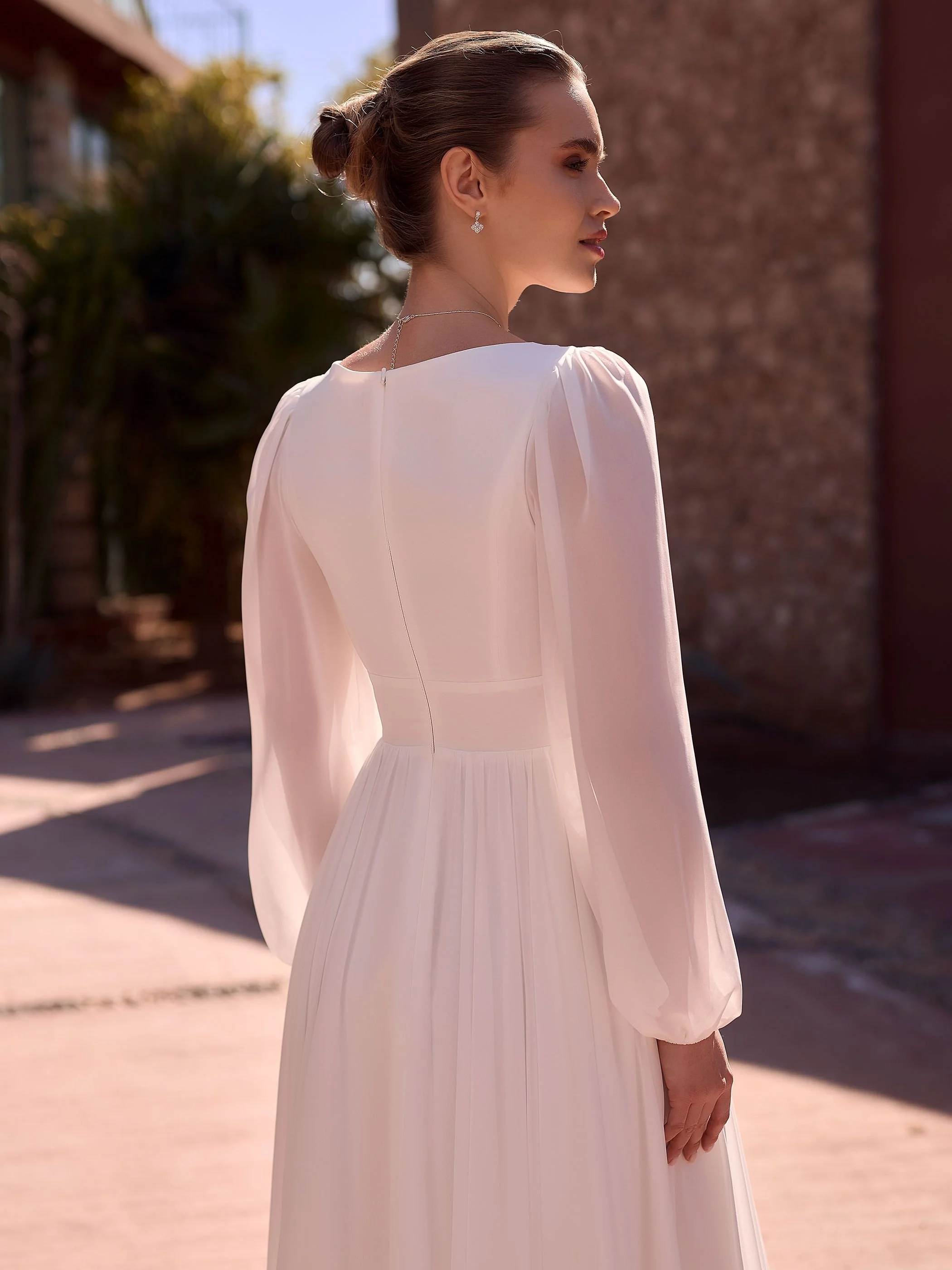 juliana back close.jpgChiffon bridal gown with bishop sleeve and zip back