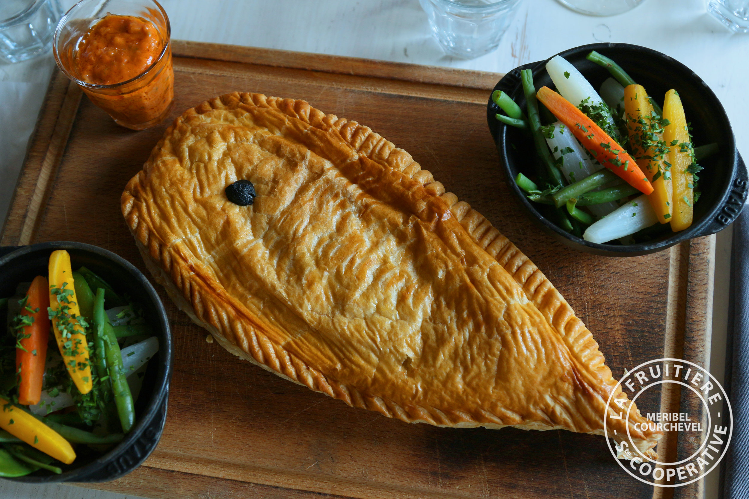 Bar en croute, façon Paul Bocuse pour deux personnes, sauce Chauron et sa jardinière de légumes-2.jpg