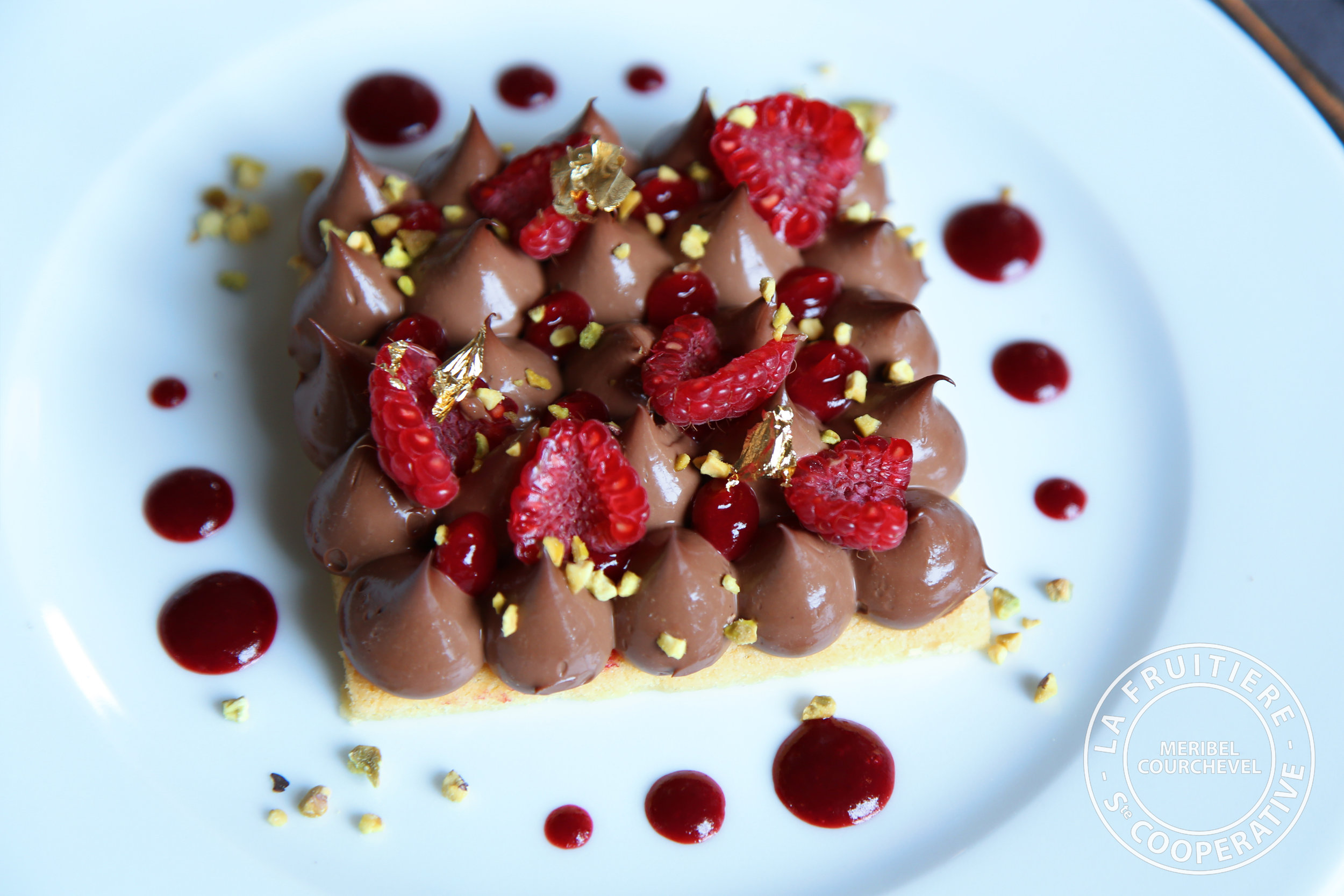 Tarte fine au chocolat et son confit de framboise.jpg