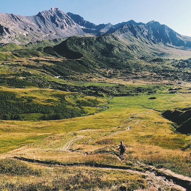 &gt; Chaque week-end c&rsquo;est une nouvelle d&eacute;couverte dans ce terrain de jeu☀️👌 #beaufort #coldelalauze #beaufortain #montagne #alpes #savoie #savoiemontblanc #trailrunning