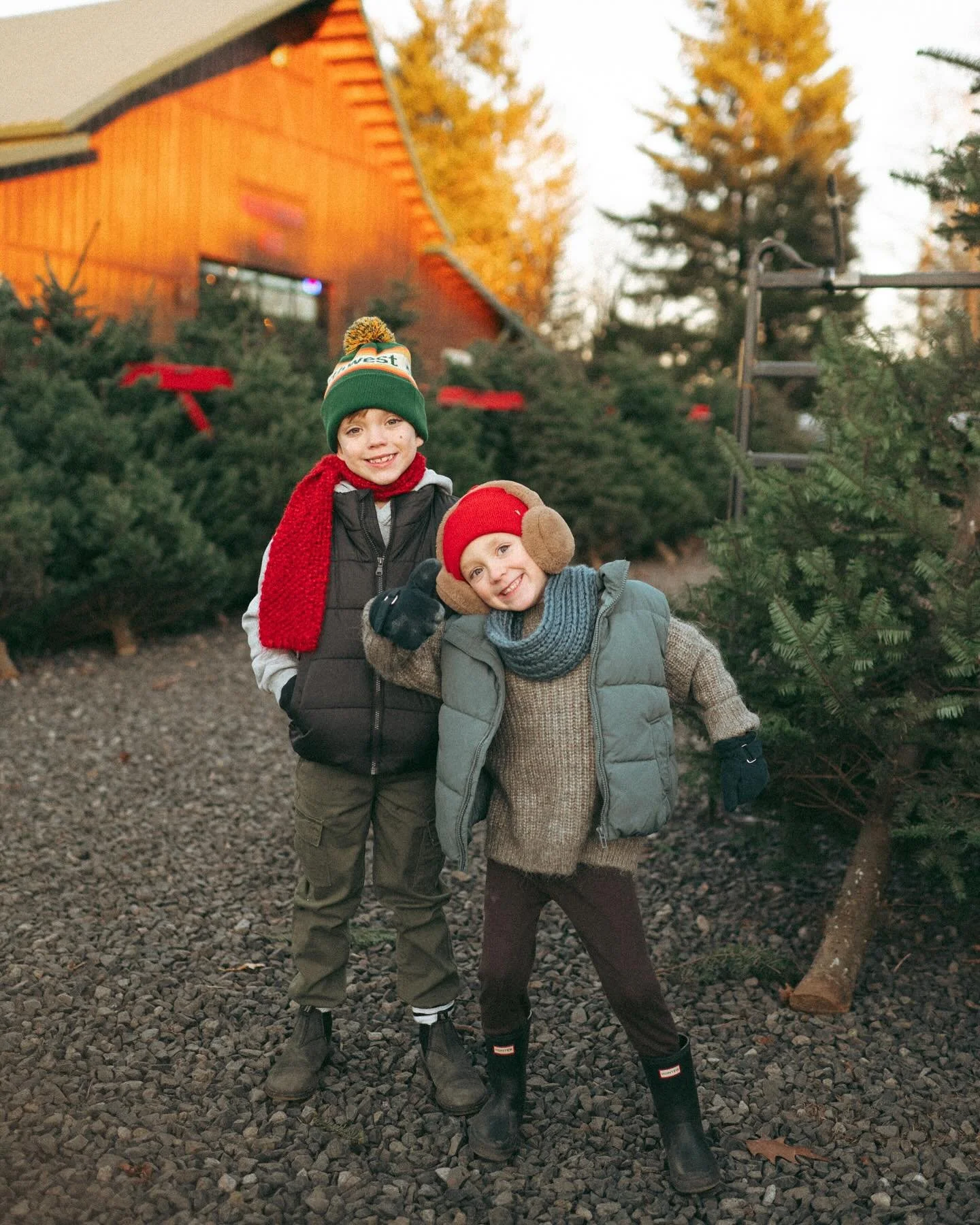Hope everyone&rsquo;s Christmas is filled with love and joy! Happy Holidays from my family to yours 🎄

#happyholidays #merrychristmas #treefarm #thebelovedjournal #lifestylephotography #unraveledacademy #lookslikefilm #pnwphotographer #pnwlifestylep