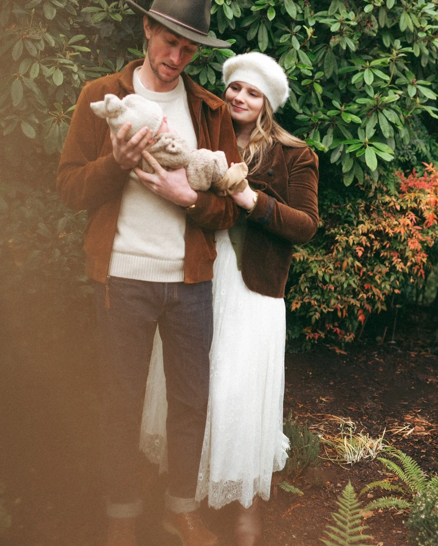 Feeling so grateful to this amazing couple for letting me into their beautiful home to capture their first family photos. This session truly filled my heart. Sarah and Syd were an absolute joy to work with, and I loved every little detail of their be