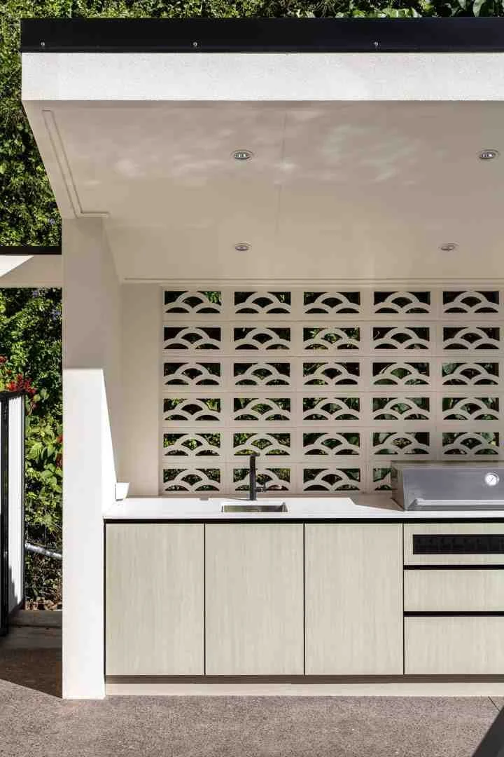 Built for the Coast: Choosing the Right Benchtop for Your Outdoor Kitchen