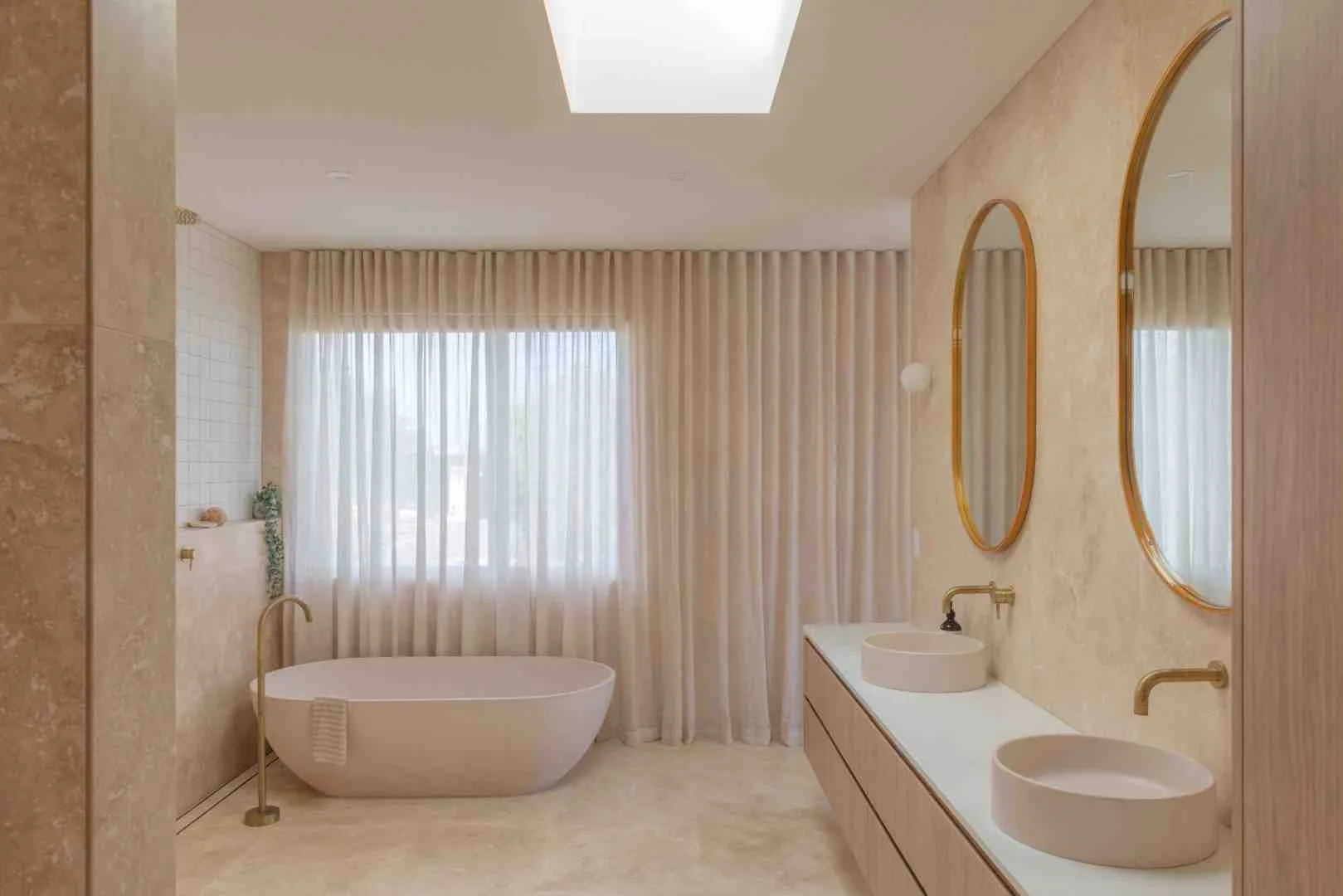 Dream Bathrooms Made Real: A Guide to Bespoke Design