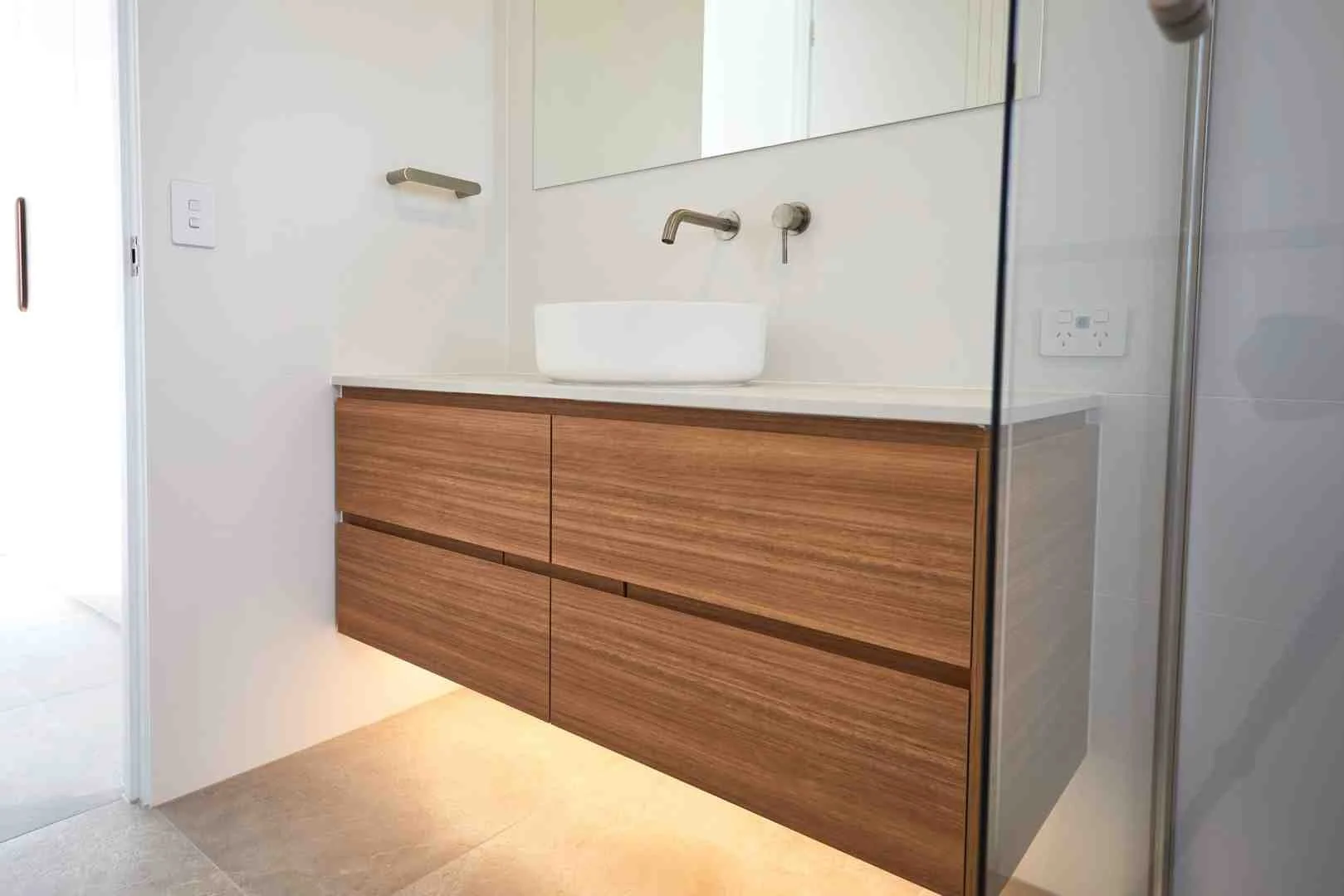 5 Smart Ways to Find Quality Bathroom Cabinet Makers