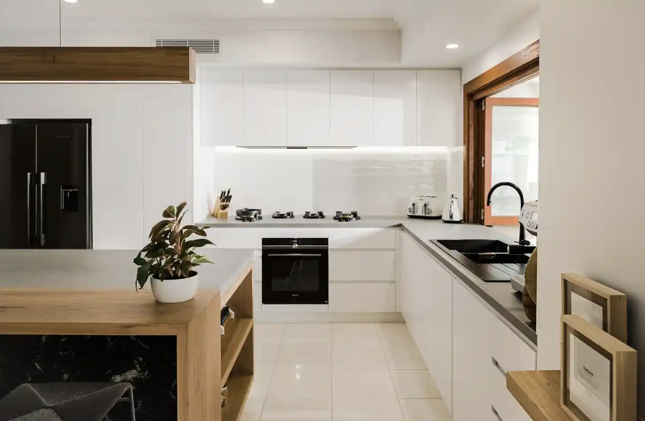 Sunshine Coast Kitchen Renovations: Custom Kitchens by G&amp;M Craftsman Cabinets