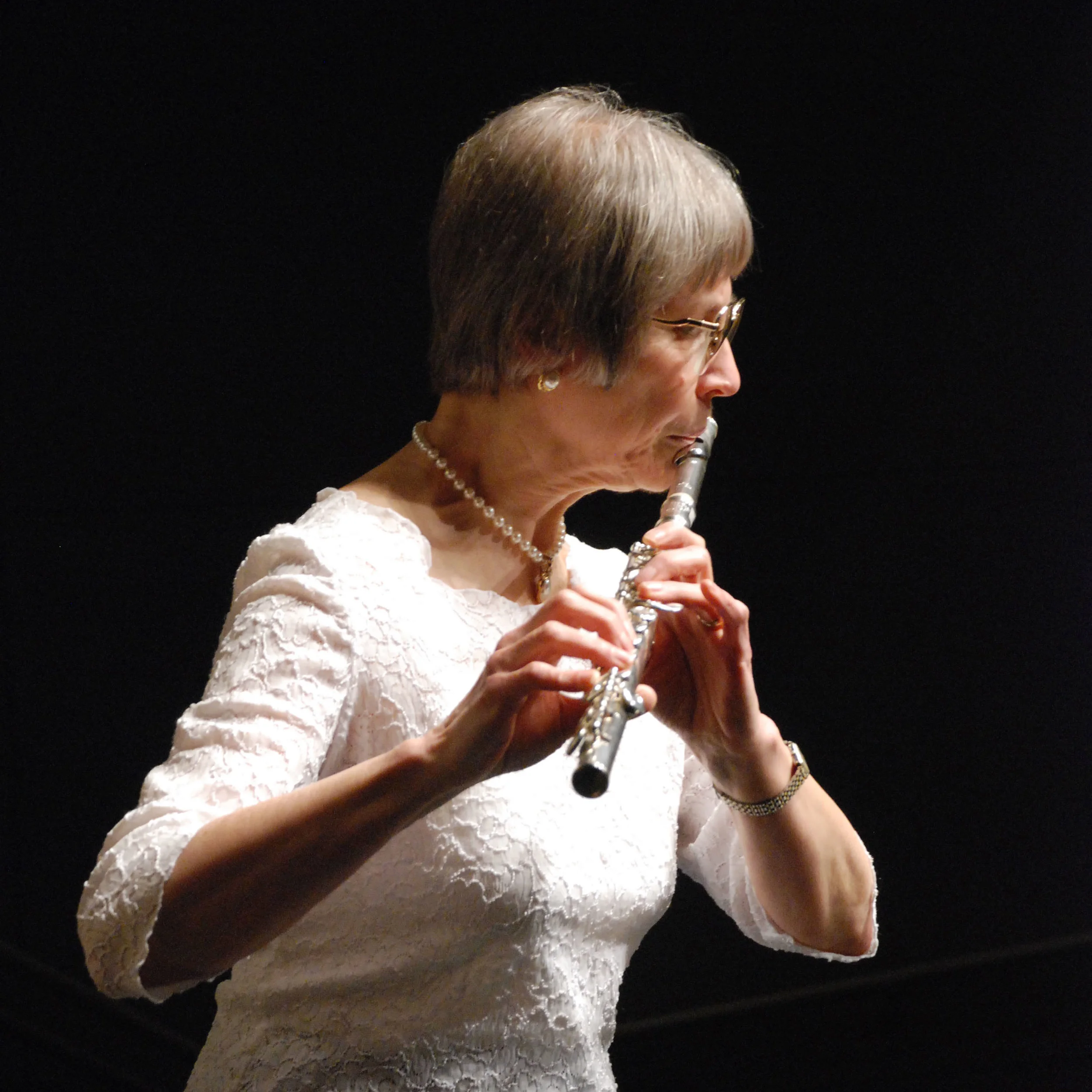 Beth Blackledge , flute