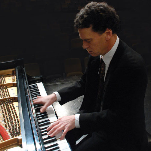 Elliot Wilcox , piano