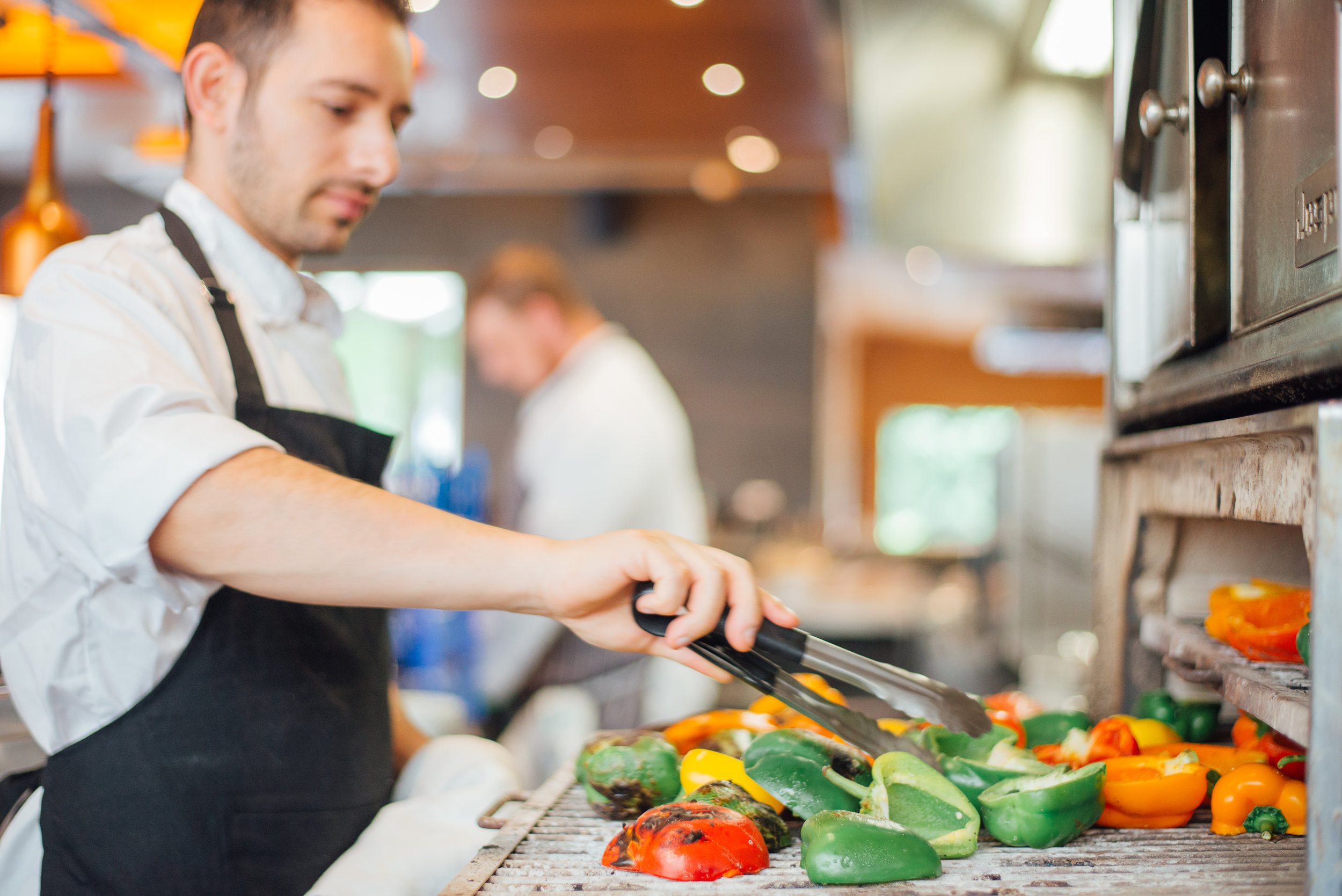 KITCHEN_CHEF_FLIPPING_PEPPERS_JOSPER_LANDSCAPE_1.jpg