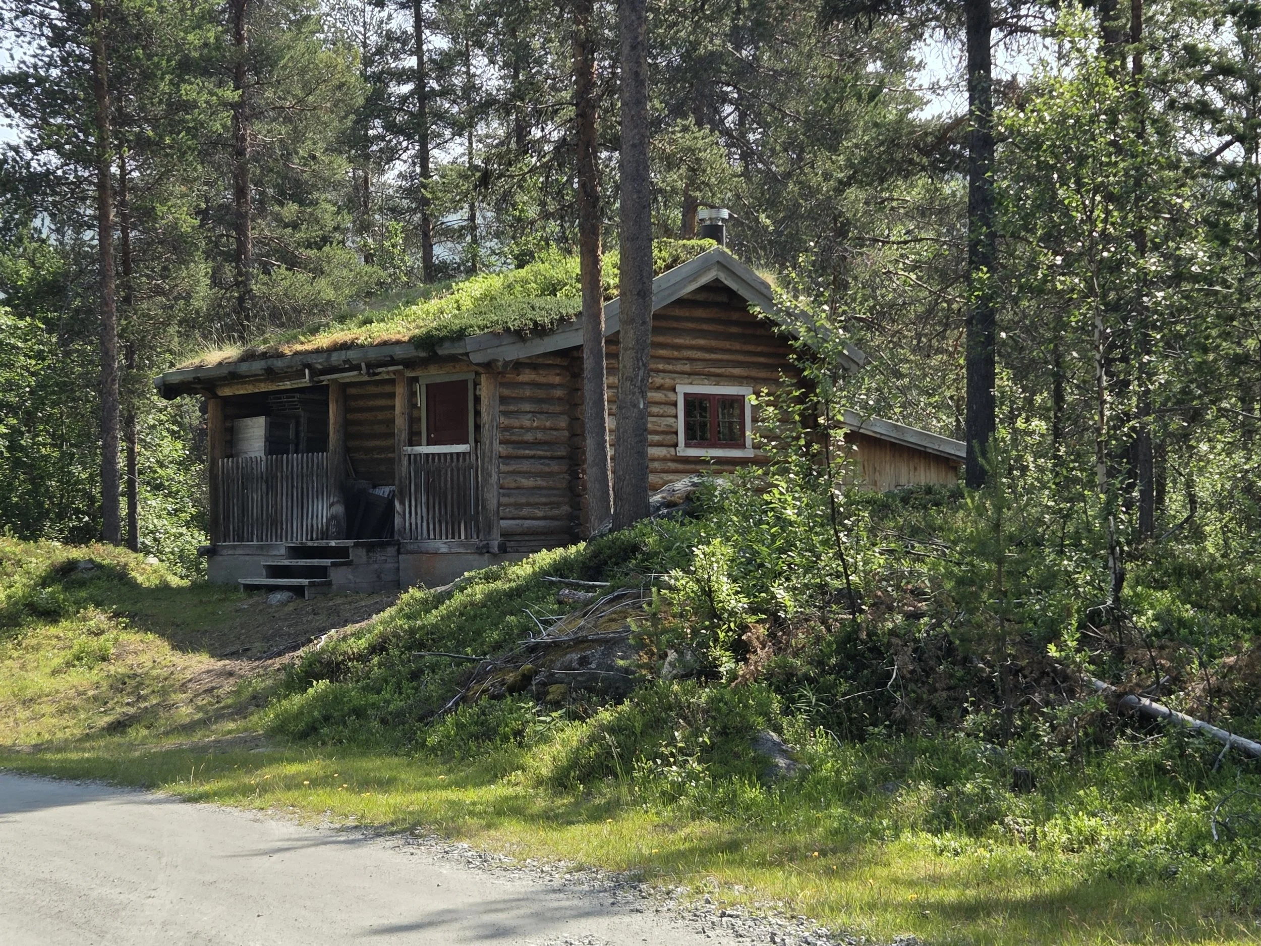 Ei overnatting med historisk sus – Fiskedamskoia i Botn kan no leigast!