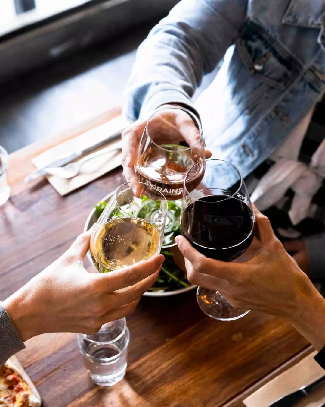 A slice in one hand, a glass in the other.
Pizza&nbsp;🍕and wine🍷&nbsp;made for moments worth savouring.✨
