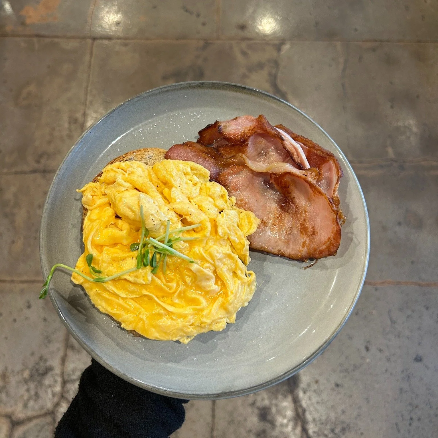 scrambled eggs and award winning bacon, the only way 🖤