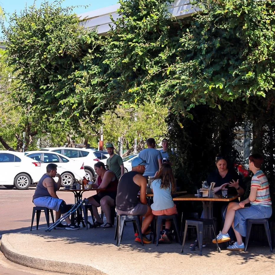 Coffee and friends from 7.30am 🌴