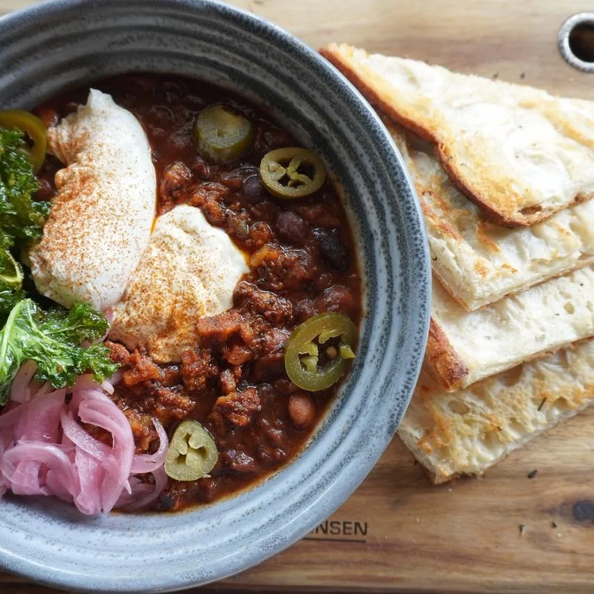 if you know, you know
smokey beans with chorizo, soft eggs + garlic sour cream
🖤🖤🖤