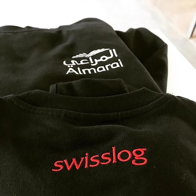 wir k&ouml;nnen auch f&uuml;r ihr unternehmen individualisierte arbeitskleidung kreieren... -
#firmenlogo #stickcenter #swisslog