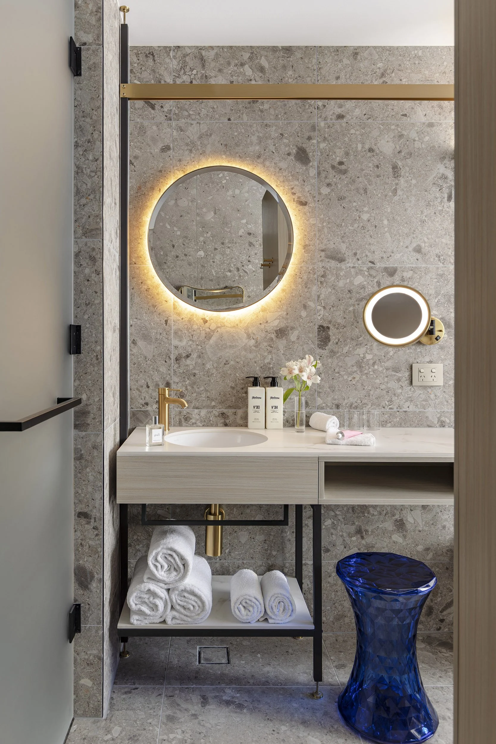 hotel-indigo-melb-littlecollins-king-suite-rm921-001.jpg