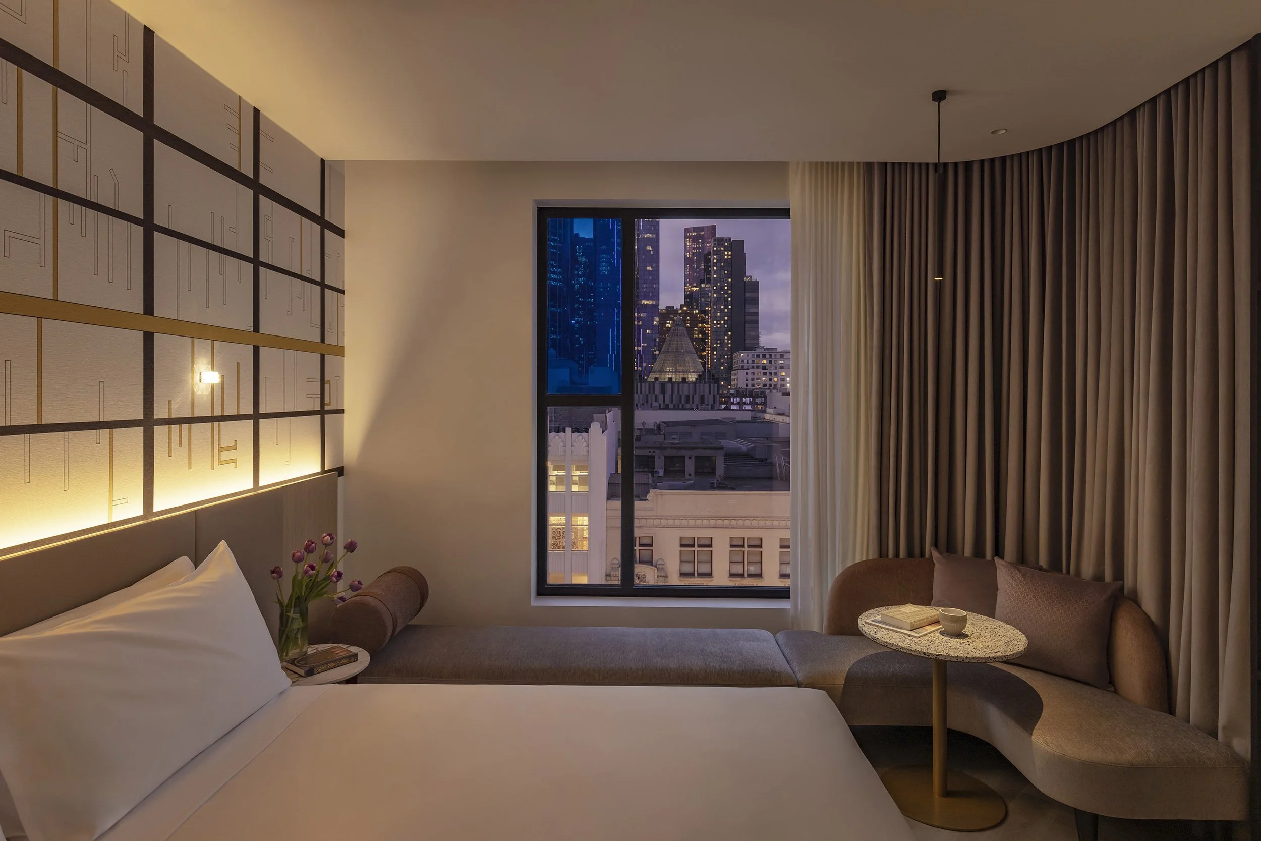 hotel-indigo-melb-littlecollins-king-standard-high-floor-city-view-rm1002-007 copy.jpg