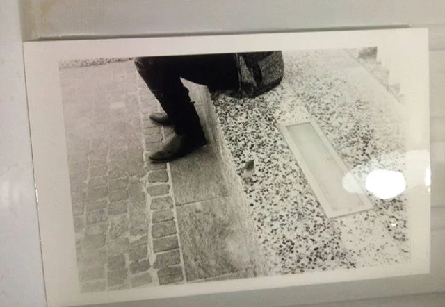 Another print on light sensitive paper. With help from @theopendarkroom 
#photography #blackandwhitephotography #blackandwhite #analogphotography #oldschool #finearts #canon #35mmfilmphotography #35mmblackandwhitefilm #darkroomdeveloped #darkroom #fa