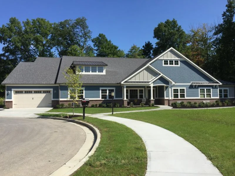 Pretty sure the Golden Girls live in this awesome rancher lol Note the garage, mailbox, and normal entryway. It's so house-like in every way!