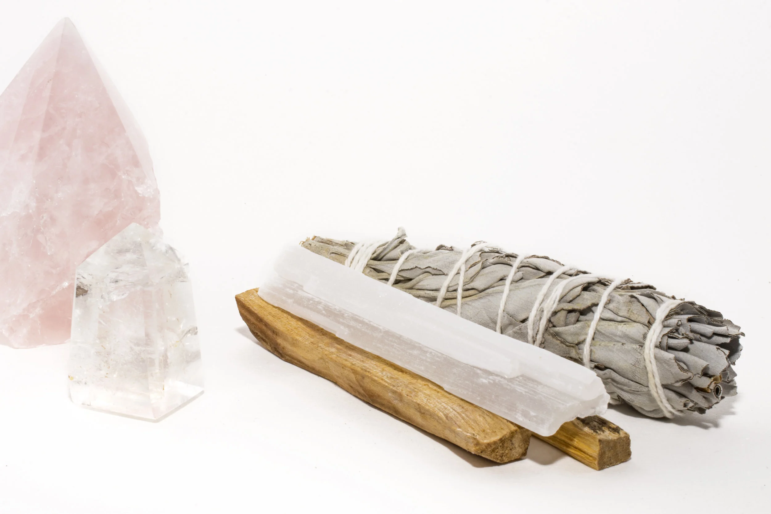 VieHealing_Sage_PaloSanto_Crystals_4992.jpg