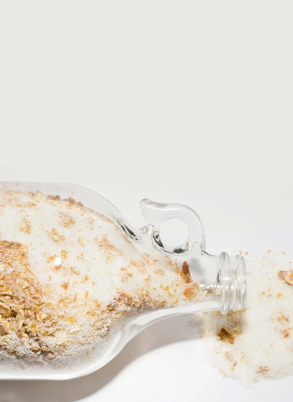 VieHealing_BathSalts_Pour_Orange_5050-2.jpg