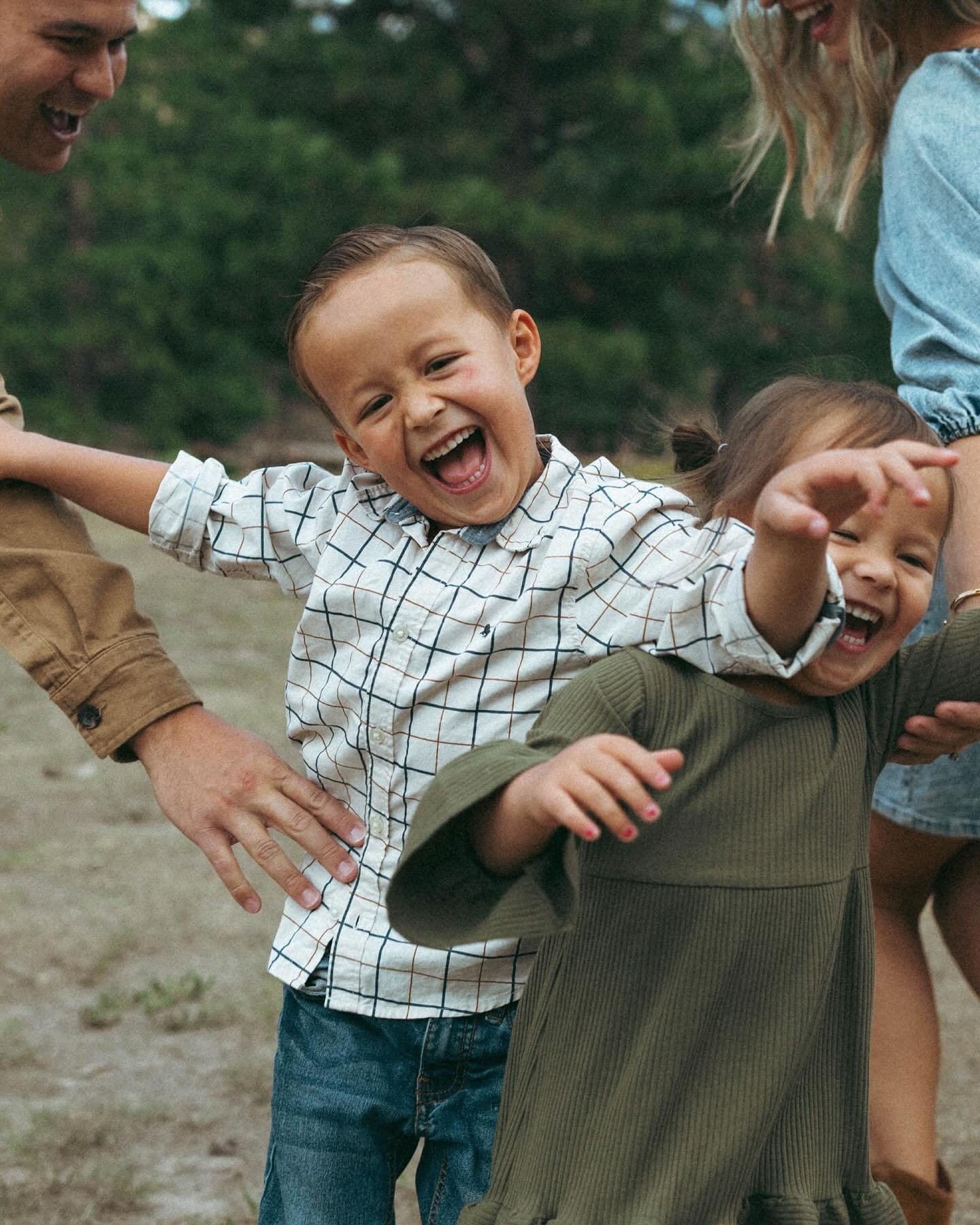A magical evening in the mountains ✨🥹

#lasvegasfamilyphotographer #mtcharleston #lasvegasphotographer #familyphotographer #documentaryfamilyphotography #lifestylephotography #lifestylephotographer #lifestylefamilyphotographer #familyportraitphotogr