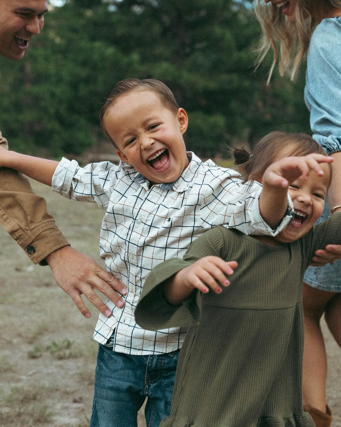 A magical evening in the mountains ✨🥹

#lasvegasfamilyphotographer #mtcharleston #lasvegasphotographer #familyphotographer #documentaryfamilyphotography #lifestylephotography #lifestylephotographer #lifestylefamilyphotographer #familyportraitphotogr