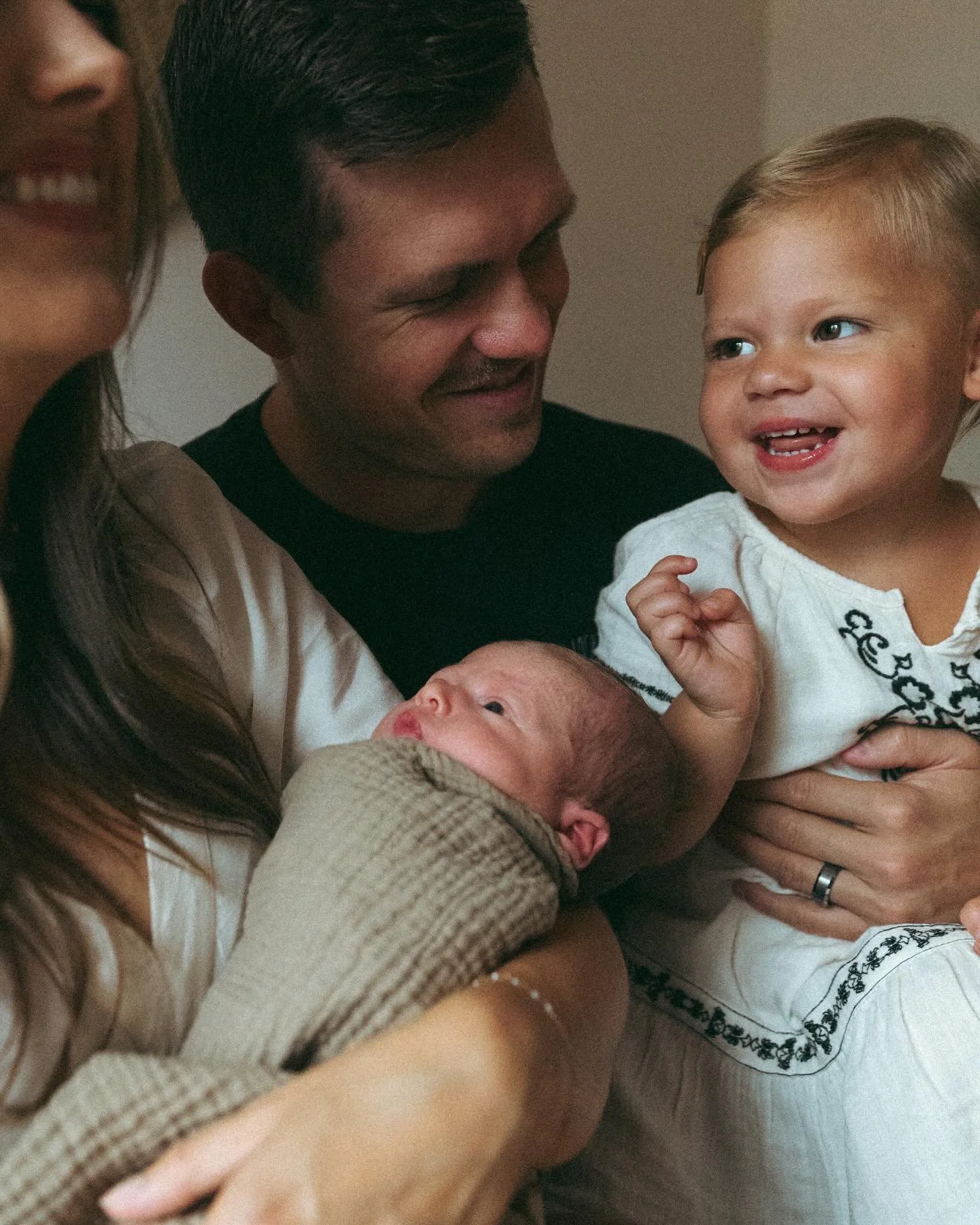 There&rsquo;s nothing quite like those in-home, cozied up, newborn snuggles 🥹