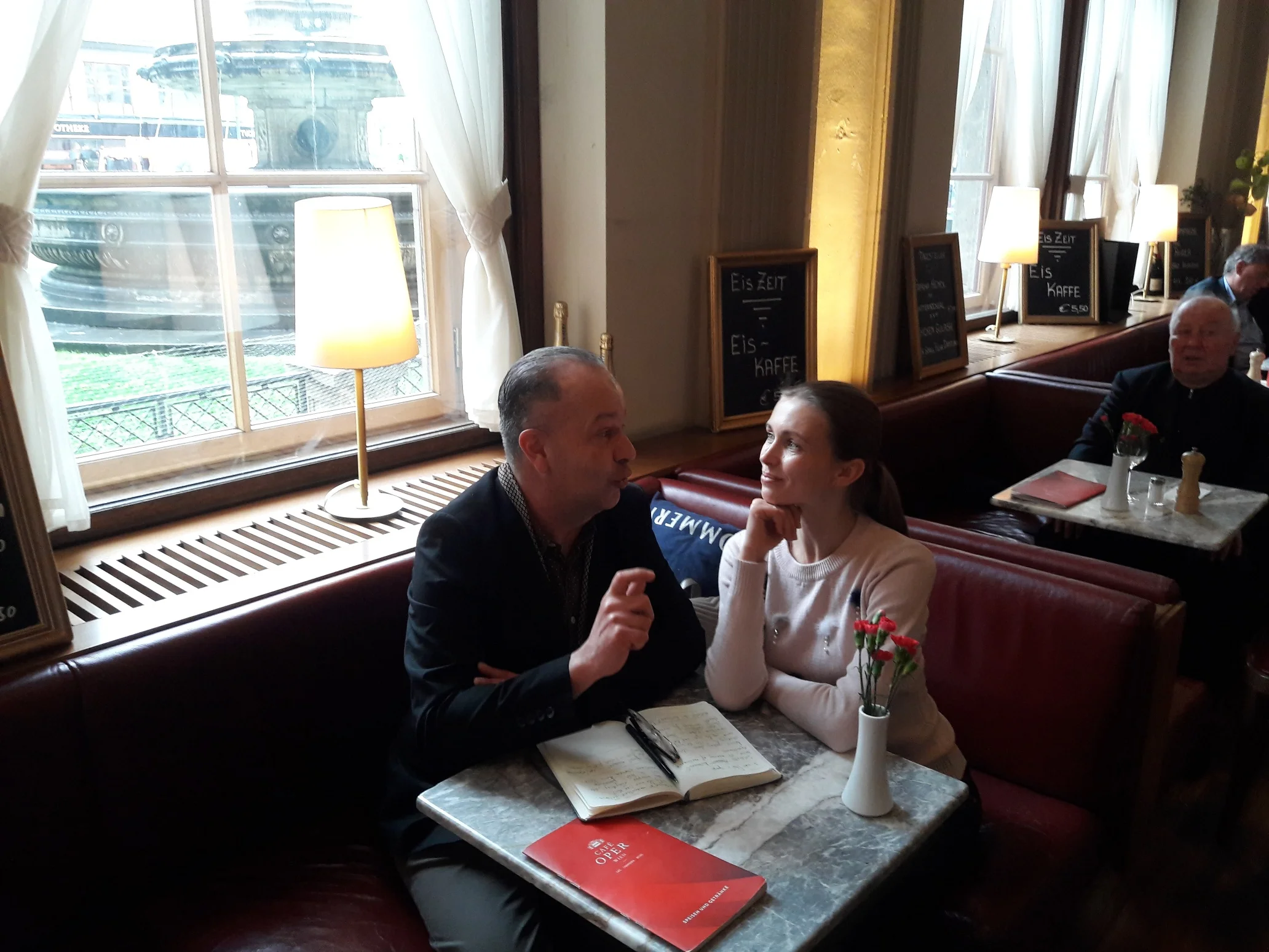 Irina-Tsymbal_attitude-devant_Ricardo-Leitner_Interview_Vienna.jpg