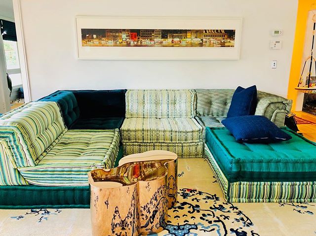I love green.  I love furniture that has personal meaning to the client.  I love a willingness to go bold.  #happystpatricksday #gogreen #annaliinteriors #boldinteriors #rochebobois Thanks @electraeggleston for going bold!