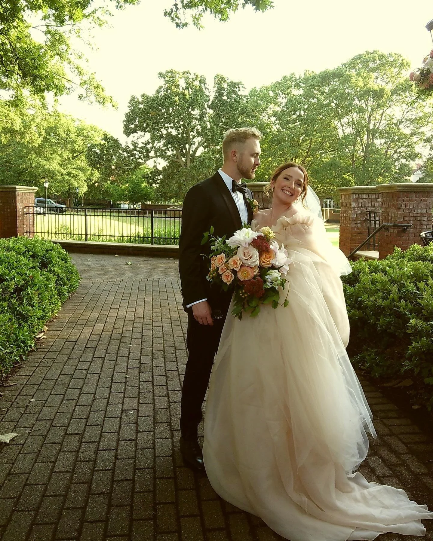 Three straight days of celebrating the love of these two beautiful humans. Cheers to Mr. + Mrs. Nixon!!

✨💍🫶🏼