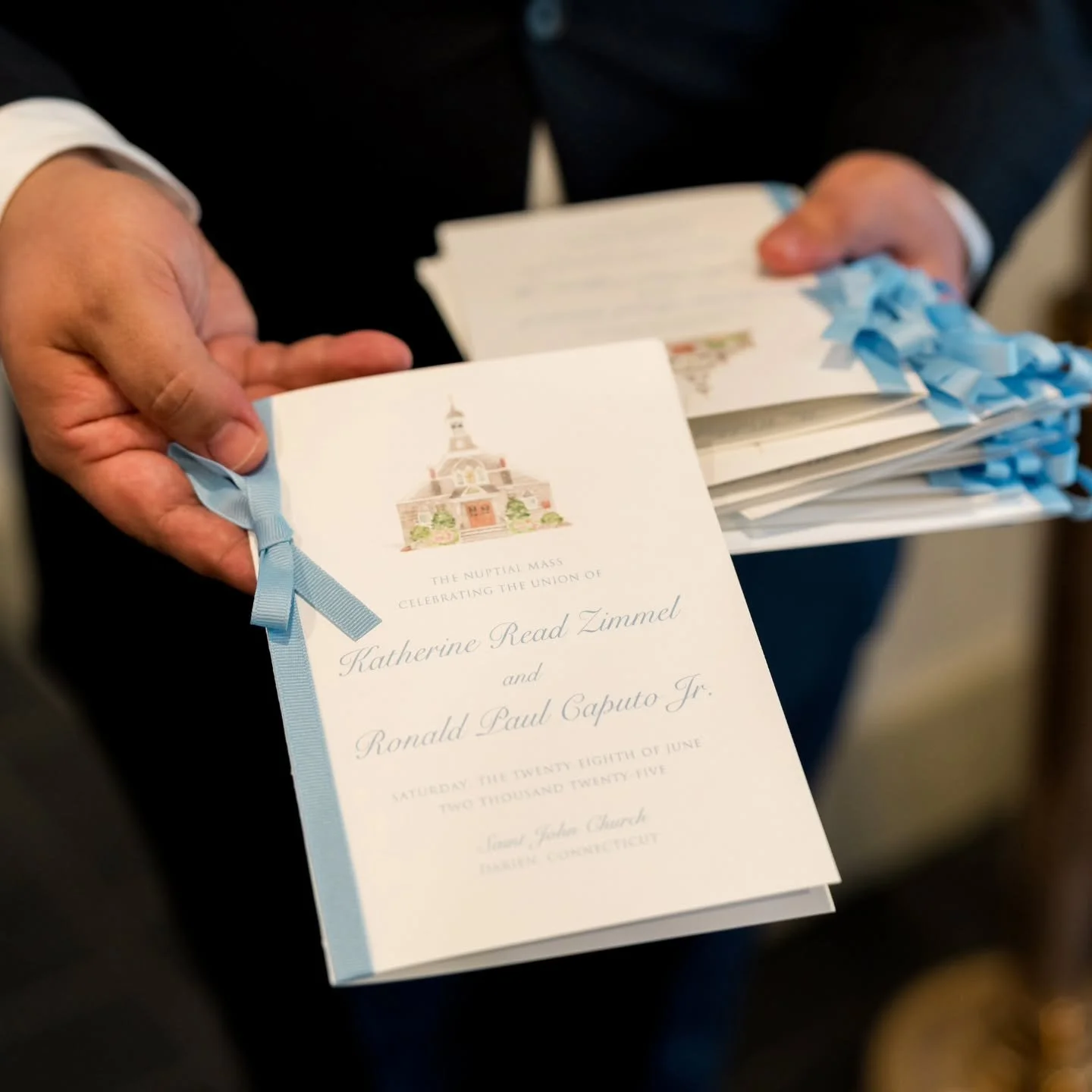 Classic elegance for K+R's gorgeous program at their summer wedding at Saint John Church in Darien, CT...beautifully created by @thepinkpolkadotcapecod and photographed by @lizbanfieldwed.
So much charm in this lovely church!✨️
.
.
#handpainted #wate