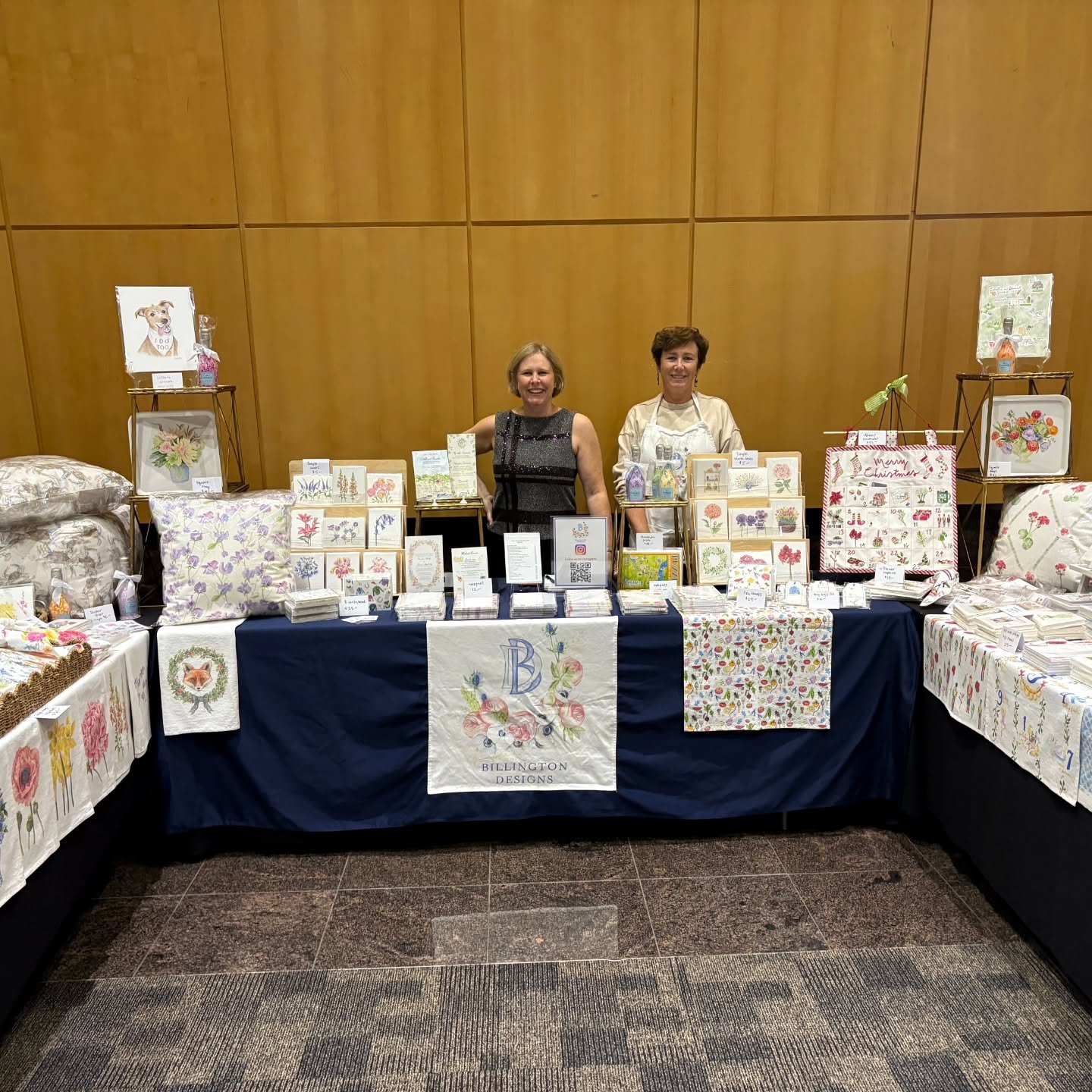 ✨️Another fabulous evening in the Marketplace at Wine, Women and Shoes benefiting the Ronald McDonald House of Delaware✨️. So happy to be a part of this fun event again!
Thank you @rmhcdelaware ❤️👠🍷
.
.
#womenwineandshoes #handpainted #watercolor #