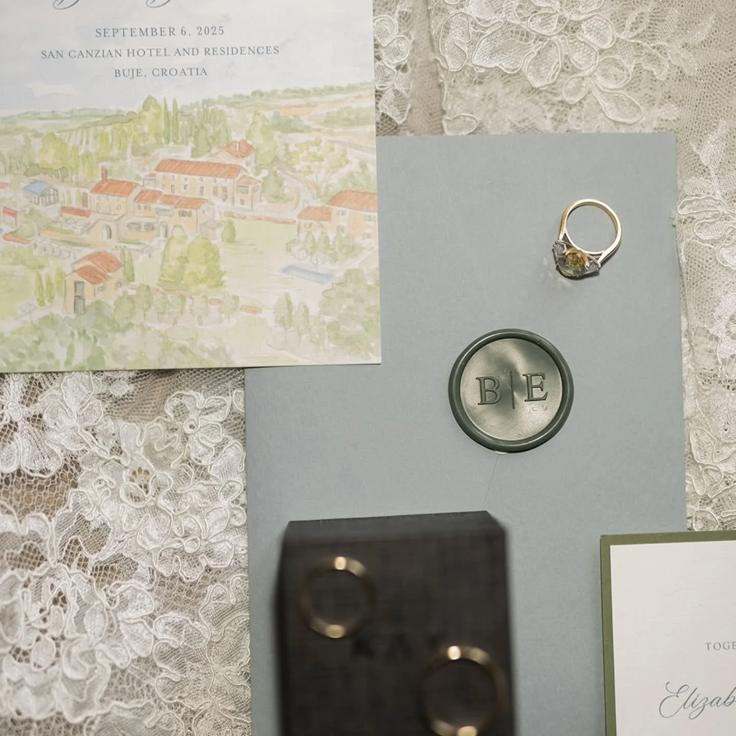 ✨️ A dreamy, medieval village wedding in Croatia...@thepinkpolkadotcapecod incorporated this beautiful venue of San Canzian into E&amp;B's Save the Date as well as in their wedding invitation with roses, eucalyptus  and lavender. 
Loving this rustic 