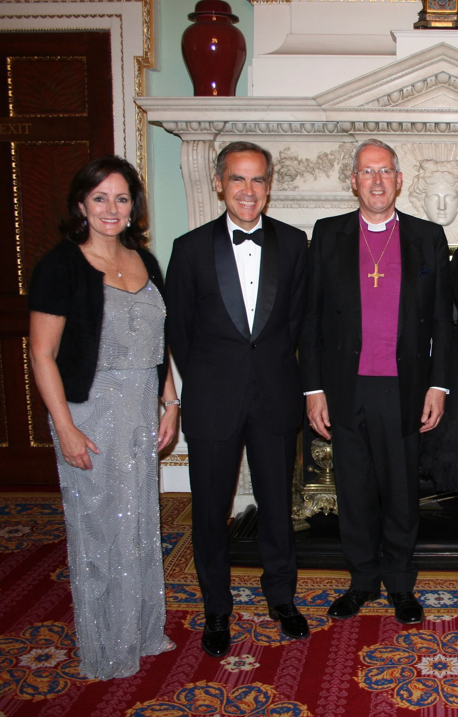 Jacquie Brunjes welcomes Mark Carney Governor of The Bank Of England to the Mansion House London where he was our guset speaker at a Gala Dinner in aid of Southwark Cathedral